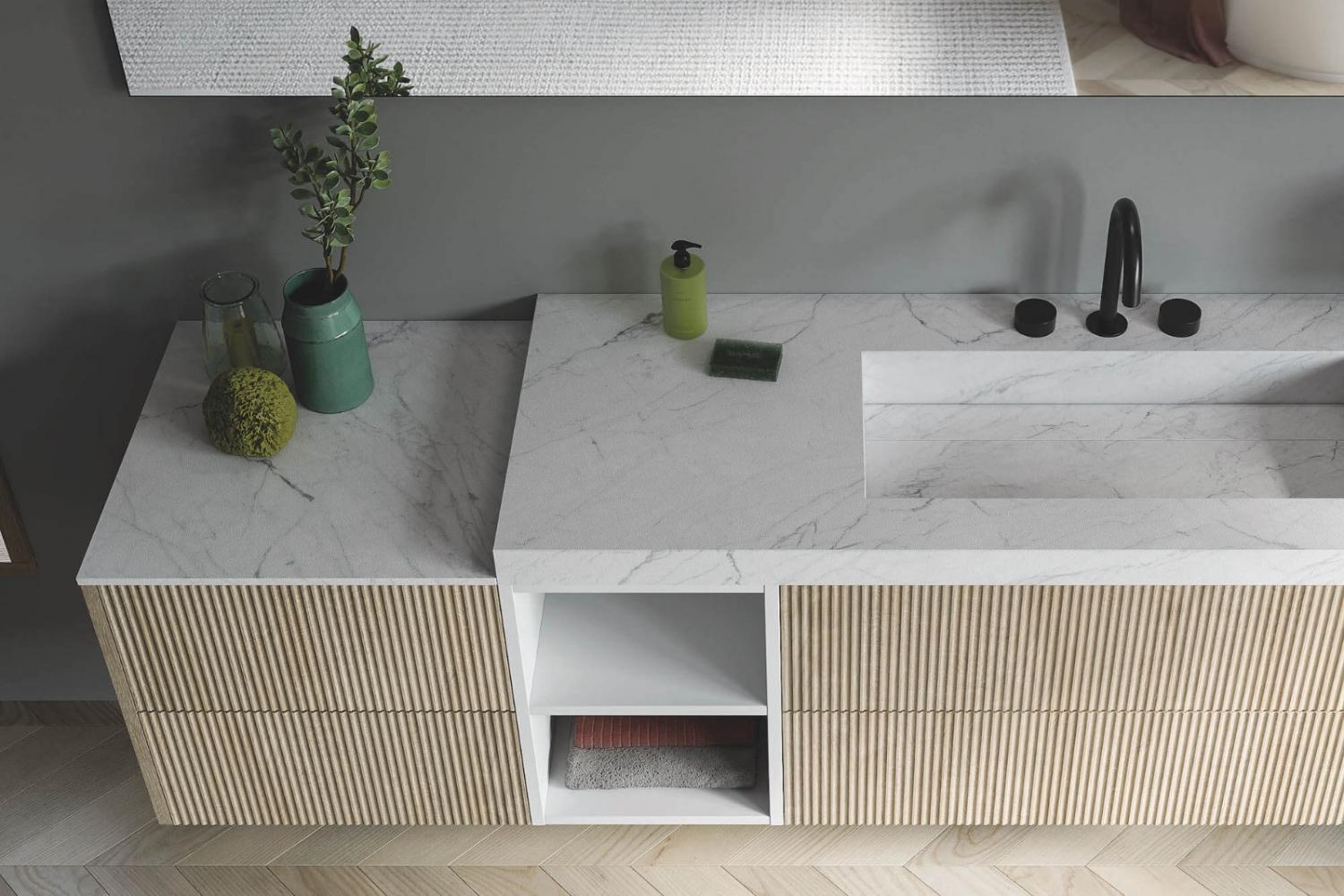 Meuble de salle bains avec plan de toilette en imitation marbre