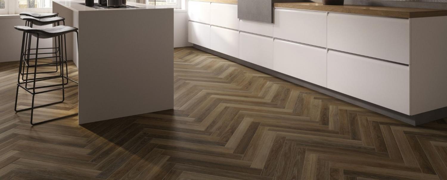 Carrelage sol imitation parquet posé en chevron