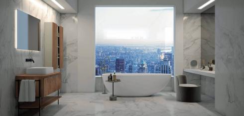Salle de bains avec un revêtement en imitation marbre - sol et mur