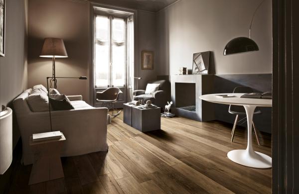 Revêtement sol chaleureux avec carrelage imitation parquet